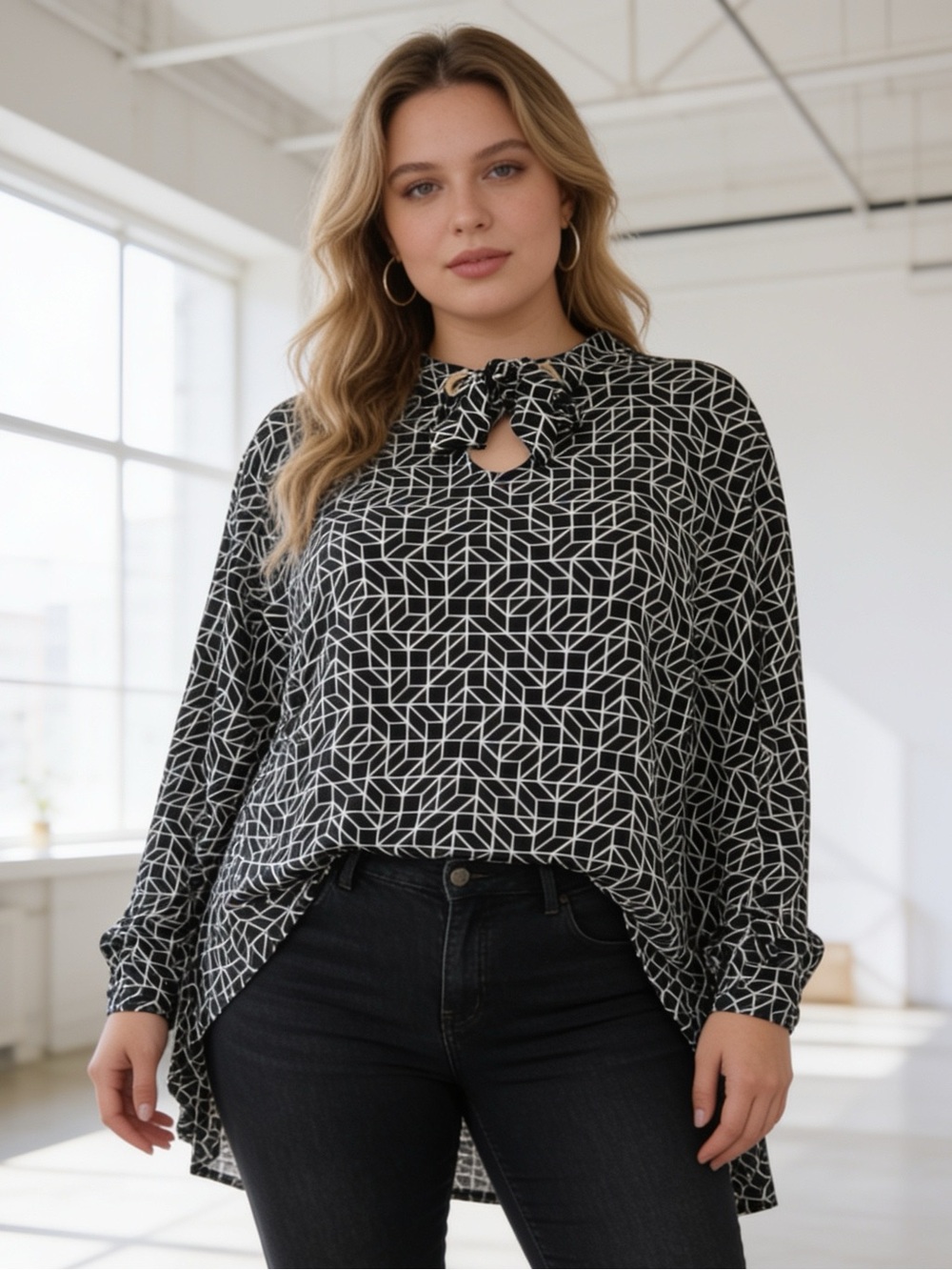 Liz Claiborne 1X Black & White Geometric Tie-Neck Keyhole Blouse Like New